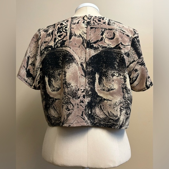 Avant garde printed short sleeve crop top women's size Small - Picture 4 of 9